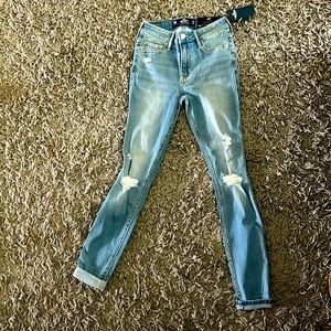 NWT Hollister mid rise crop super skinny jeans